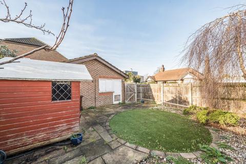3 bedroom flat for sale, Ashbourne Road, Mitcham CR4