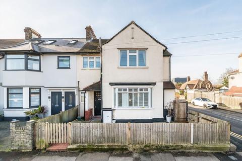 3 bedroom flat for sale, Ashbourne Road, Mitcham CR4