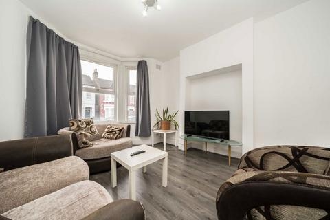 4 bedroom house to rent, Letchworth Street, London SW17