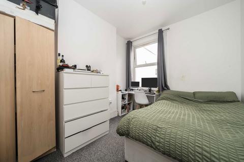 4 bedroom house to rent, Letchworth Street, London SW17