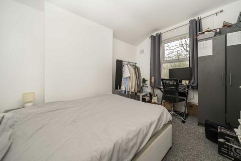 4 bedroom house to rent, Letchworth Street, London SW17