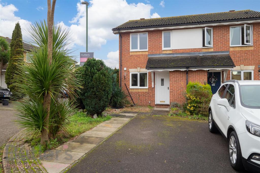 Detached house exterior, driveway