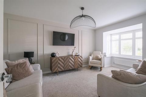 4 bedroom detached house for sale, Oaklands Crescent, Birchencliffe, Huddersfield, HD2