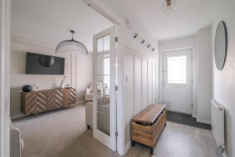 4 bedroom detached house for sale, Oaklands Crescent, Birchencliffe, Huddersfield, HD2