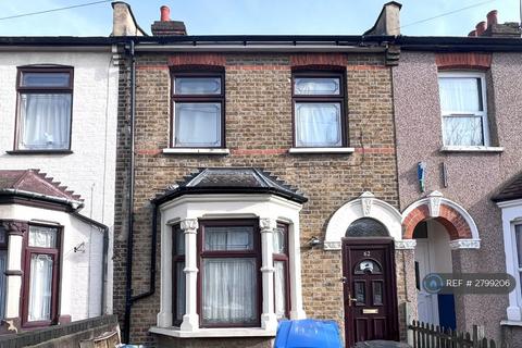 1 bedroom flat to rent, Titchfield Road, Enfield, EN3