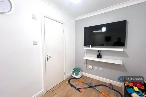 1 bedroom flat to rent, Titchfield Road, Enfield, EN3