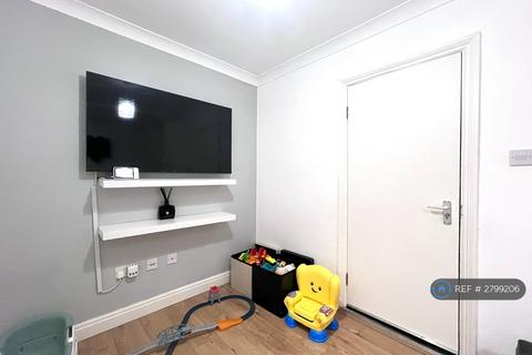 1 bedroom flat to rent, Titchfield Road, Enfield, EN3