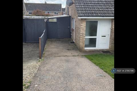 2 bedroom bungalow to rent, Ashley Way, Dawlish, EX7