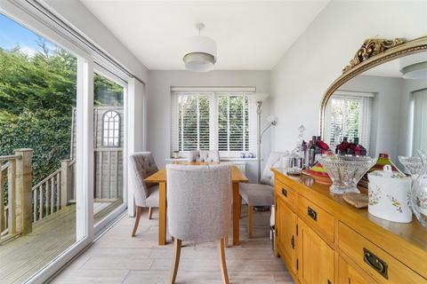 undefined, Grosvenor Road, Epsom