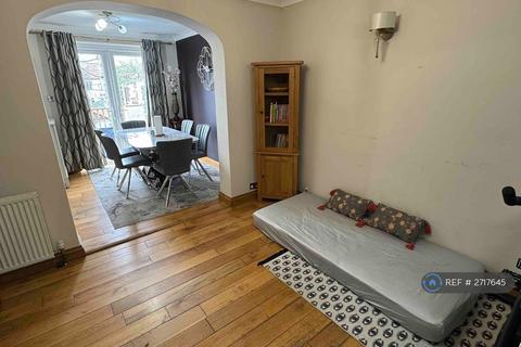 3 bedroom end of terrace house to rent, Chudleigh Way, Ruislip, HA4