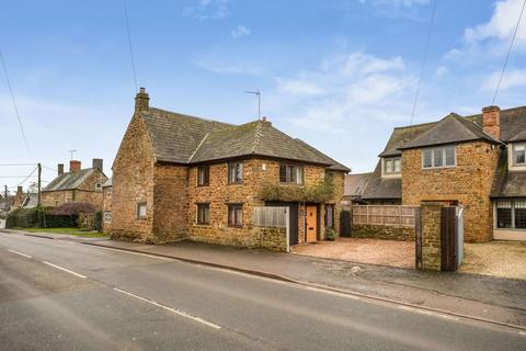 4 bedroom detached house for sale, High Street, BYFIELD NN11