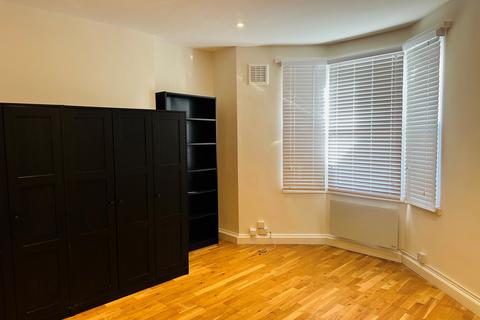 1 bedroom apartment to rent, Curwen Road, London, W12 9