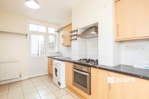 3 bedroom flat to rent, Manwood Road London SE4
