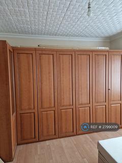 4 bedroom end of terrace house to rent, Shere Road, Ilford, IG2
