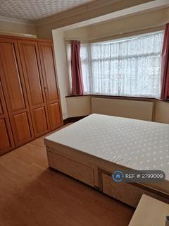 4 bedroom end of terrace house to rent, Shere Road, Ilford, IG2