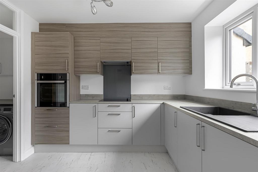 Kitchen 2.jpg