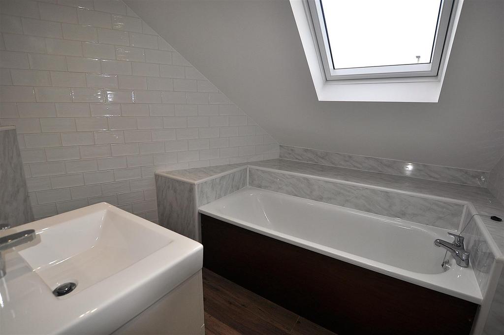 Bathroom 1.JPG