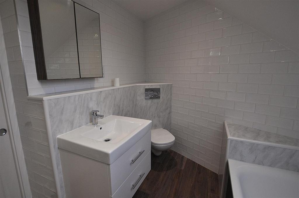 Bathroom 2.JPG