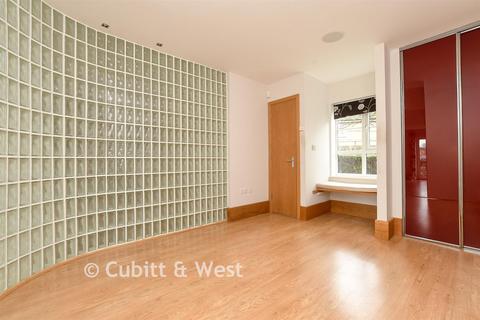 1 bedroom ground floor flat for sale, Coldstream Road, Caterham, Surrey