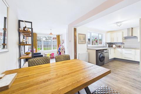 3 bedroom semi-detached house for sale, Yew Tree Avenue, Lichfield