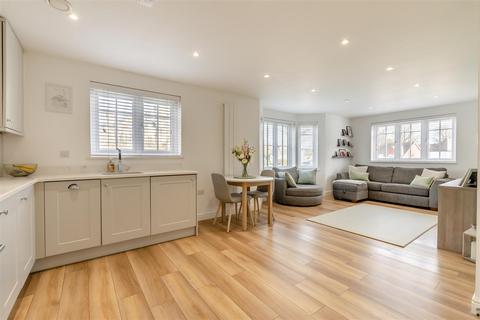 2 bedroom apartment for sale, Edward Betts Close, Aylesford
