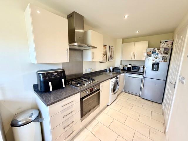 14 Lily Walk Kitchen1.jpg