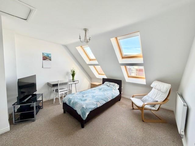 14 Lily Walk Bedroom One.jpg
