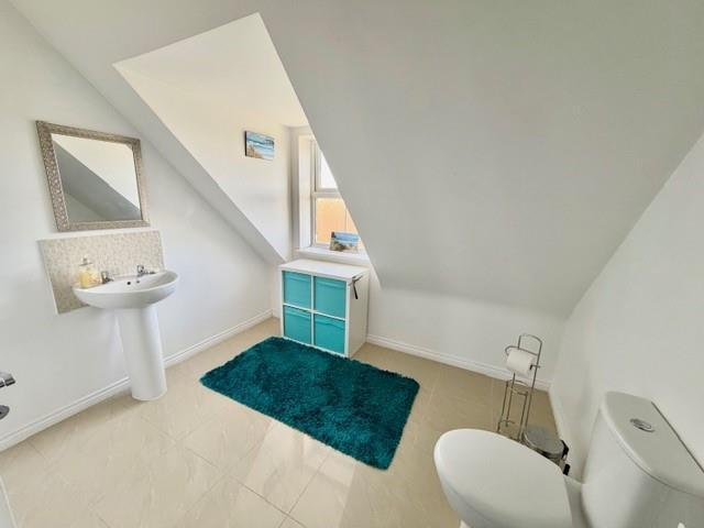 14 Lily Walk Ensuite1.jpg