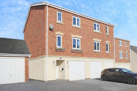 4 bedroom townhouse for sale, Willowdale, Leeds, LS10