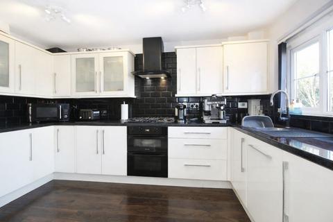 4 bedroom townhouse for sale, Willowdale, Leeds, LS10