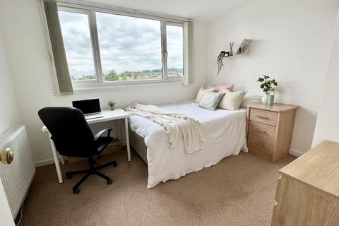undefined, 11 Longford Road