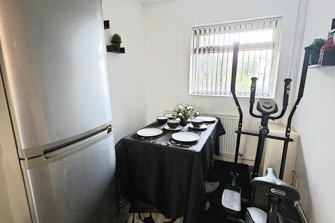 3 bedroom semi-detached house for sale, Tulliver Close, Warwickshire CV12