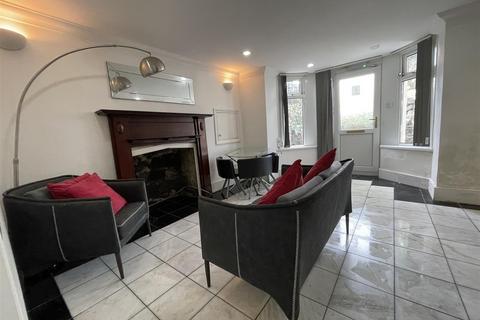 2 bedroom apartment to rent, Richmond Road, Cardiff