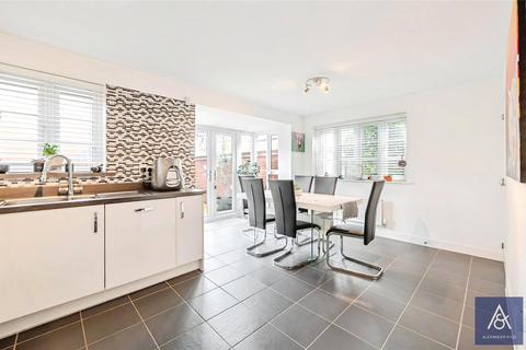 4 bedroom detached house for sale, Desdemona Way, Northamptonshire NN13