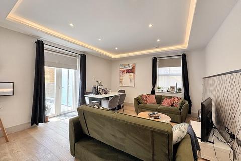2 bedroom flat for sale, Elms Road, London SW4