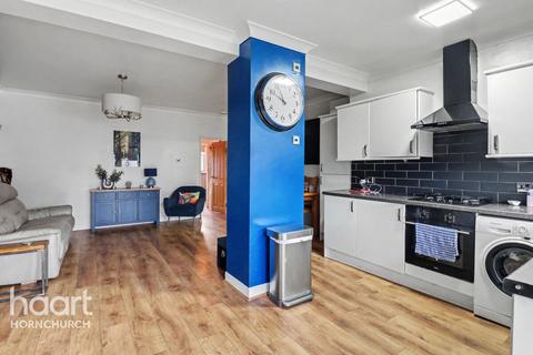 4 bedroom semi-detached house for sale, Stanley Road, Hornchurch