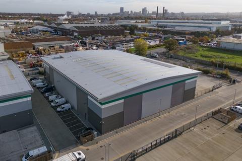 Warehouse to rent, Beddington Ln Croydon CR0 4TE