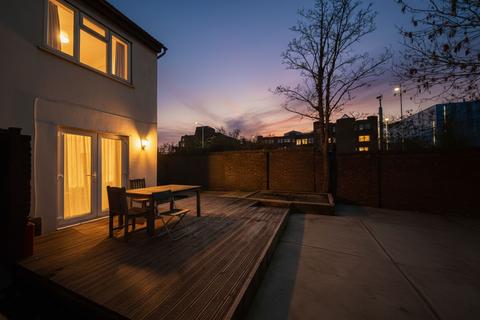 Studio to rent, Eastern Road, Romford, RM1