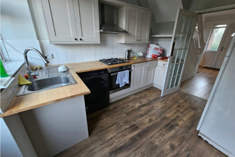 1 bedroom in a house share to rent, Trevor Close, Northolt UB5