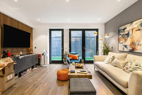 2 bedroom apartment for sale, Fairfield Avenue, Staines-upon-Thames, Surrey, TW18