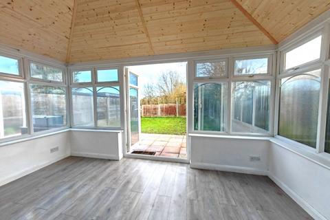 3 bedroom semi-detached house for sale, Highfields Close, Loughborough, LE12