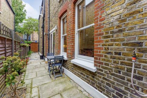 2 bedroom flat to rent, Park Hill, London SW4