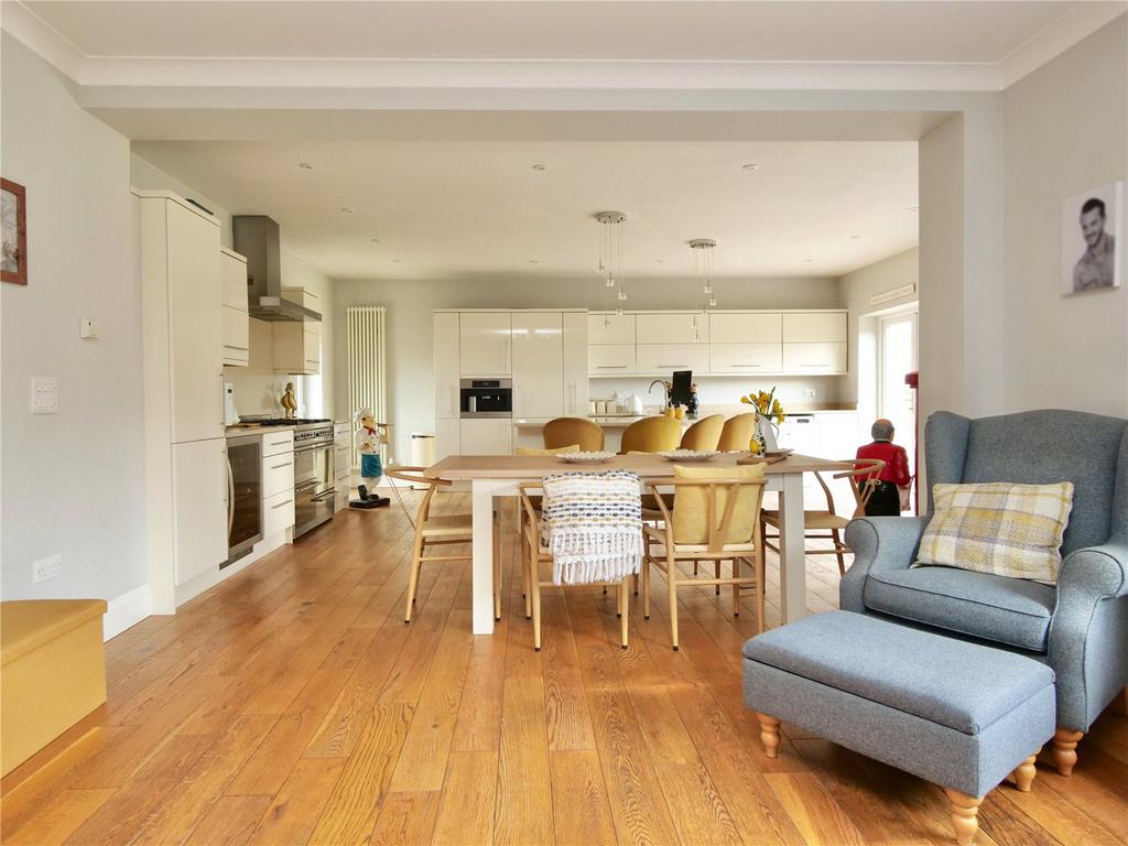 Kitchen/Living Area