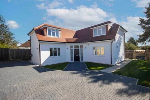 4 bedroom detached house for sale, Greenbury Close, Chorleywood, WD3
