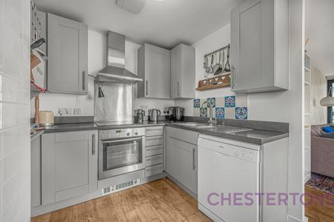 2 bedroom flat to rent, Palmers Road, London