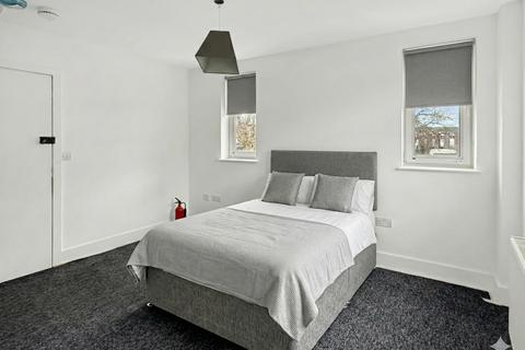 undefined, a Clayponds Lane, London, TW8