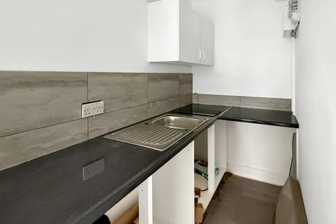 undefined, a Clayponds Lane, London, TW8