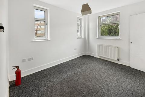undefined, a Clayponds Lane, London, TW8