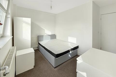 undefined, b Clayponds Lane, London, TW8