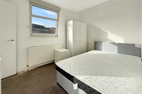 undefined, b Clayponds Lane, London, TW8